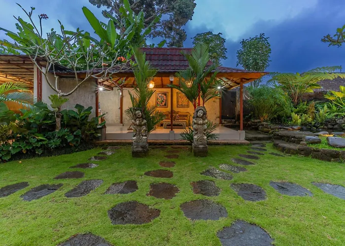 Junna House Ubud ベッド・アンド・ブレックファスト 3*